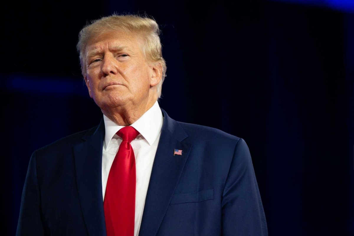 US President Trump threatens Apple with 25 percent punitive tariff