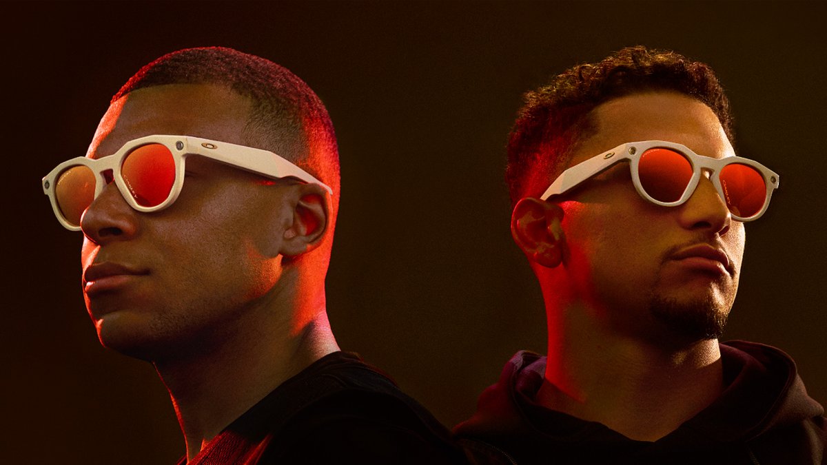 Witness to Smart Glasses: Does Apple threaten to lose the race?