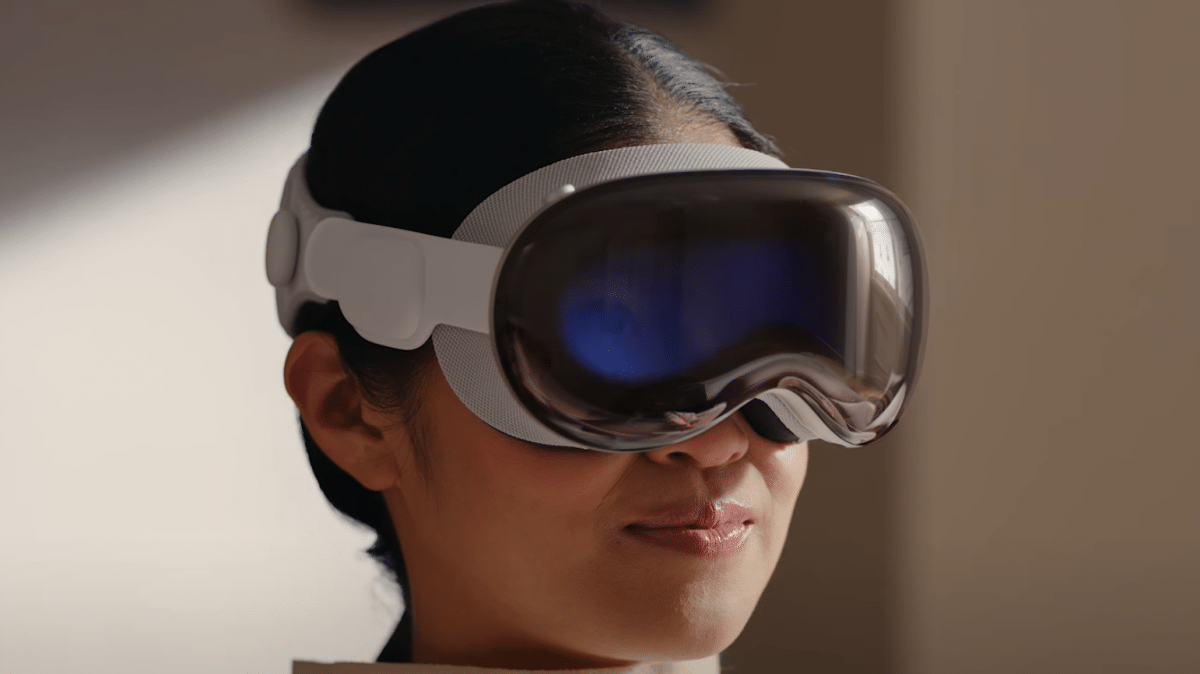 Vision Pro as a "Air" model: half as heavy and half as expensive?