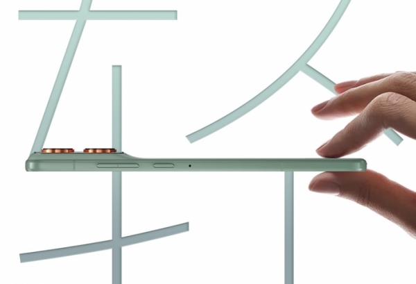 The Motorola Moto X70 Air is here with a 6mm profile and a large battery